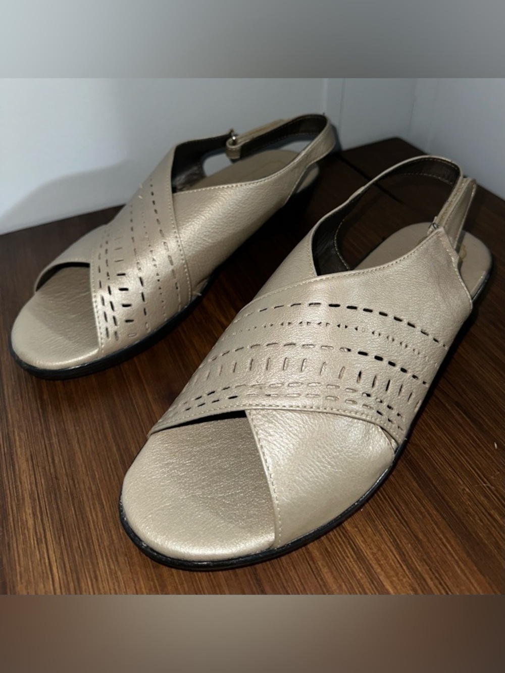 NEW Mexico-Made Women’s Comfort Sandals Size 8 Beige/Gold Genuine Leather Shoes